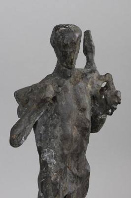 Bronzefigur "Hirte mit geschultertem Lamm"