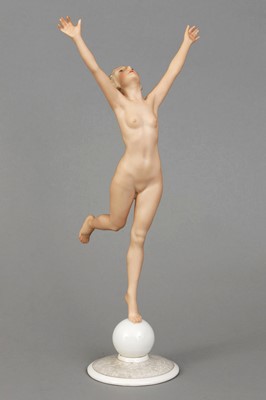 Lot 303 - HUTSCHENREUTHER Porzellanfigur "Sonnentanz"