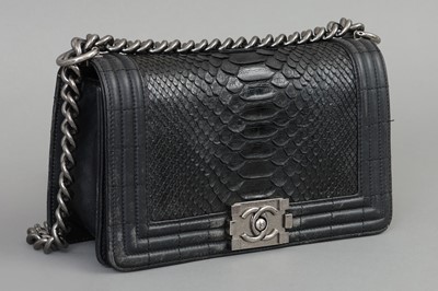 Lot 730 - CHANEL (Paris) vintage "Boy Bag" Handtasche