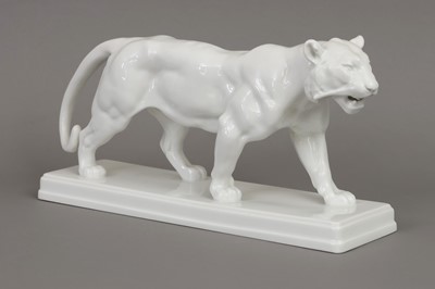 Lot 401 - KPM BERLIN Porzellanfigur "Schreitender Tiger"