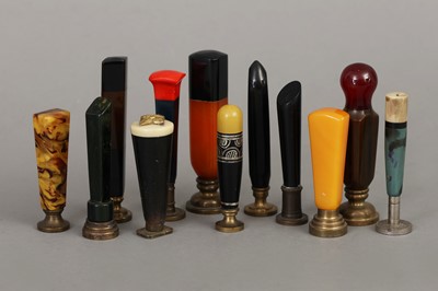 Lot 1127 - 12 Petschaften der 1920/30er Jahre