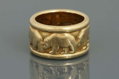 Lot 994 - VON SPRECKELSEN (Hamburg) Gold Ring mit Eisbärendekor