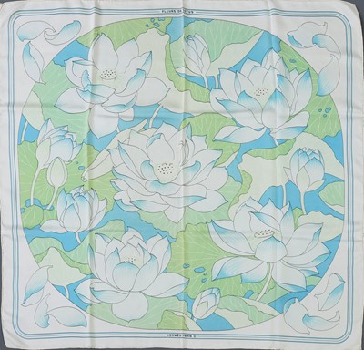 Lot 1053 - HERMÈS Seidentuch "Fleur de Lotus"