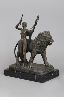 Lot 1867 - Bronzefigur der Siegesgöttin Victoria mit Löwen