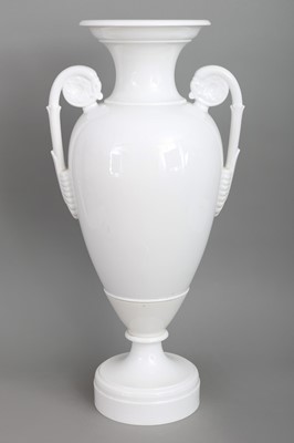 Lot 857 - KPM BERLIN Bodenvase