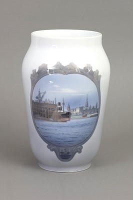 Lot 302 - ROYAL COPENHAGEN Porzellanvase