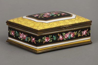 Lot 303 - Biedermeier Porzellan Deckeldose