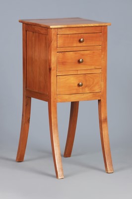 Lot 1954 - Biedermeier Beistellschränkchen