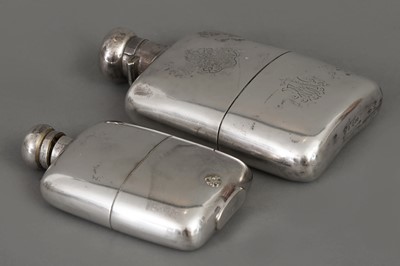 Lot 717 - 2 Silber "hip-flasks" (Flachmänner) der Jahrhundertwende