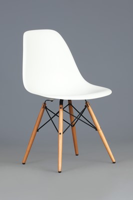 Lot 1816 - VITRA Eames Plastic Side Chair DSW