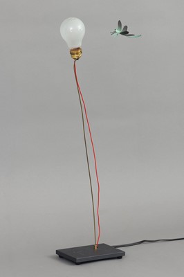 Lot 2086 - Ingo MAURER "BZZZ" Tischlampe