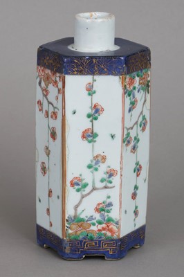 Lot 97 - Japanische Porzellan-Sakeflasche
