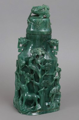 Lot 94 - Chinesisches Jade-Deckelgefäß