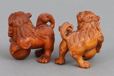 Lot 161 - Paar japanische Netsuke "Komainu"