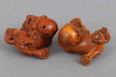 Lot 161 - Paar japanische Netsuke "Komainu"