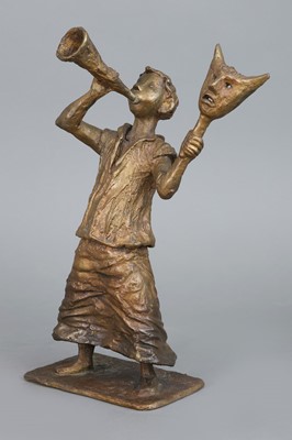 Lot 1696 - Gerhard BRANDES (1923-2013) Bronzefigur, "Musizierender mit Trompete und Maske"