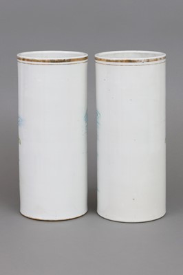 Lot 44 - Paar chinesische Porzellanvasen sog. "Hutständer"