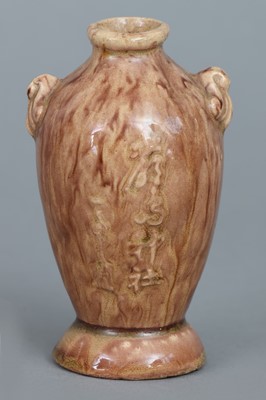 Lot 104 - Japanische Keramik-Salbengefäß