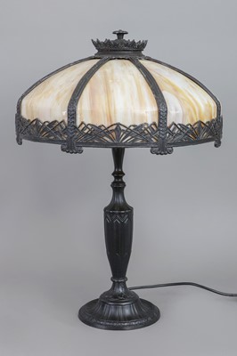 Lot 451 - RAINAUD Tischlampe mit Glasschirm im Stile Tiffany