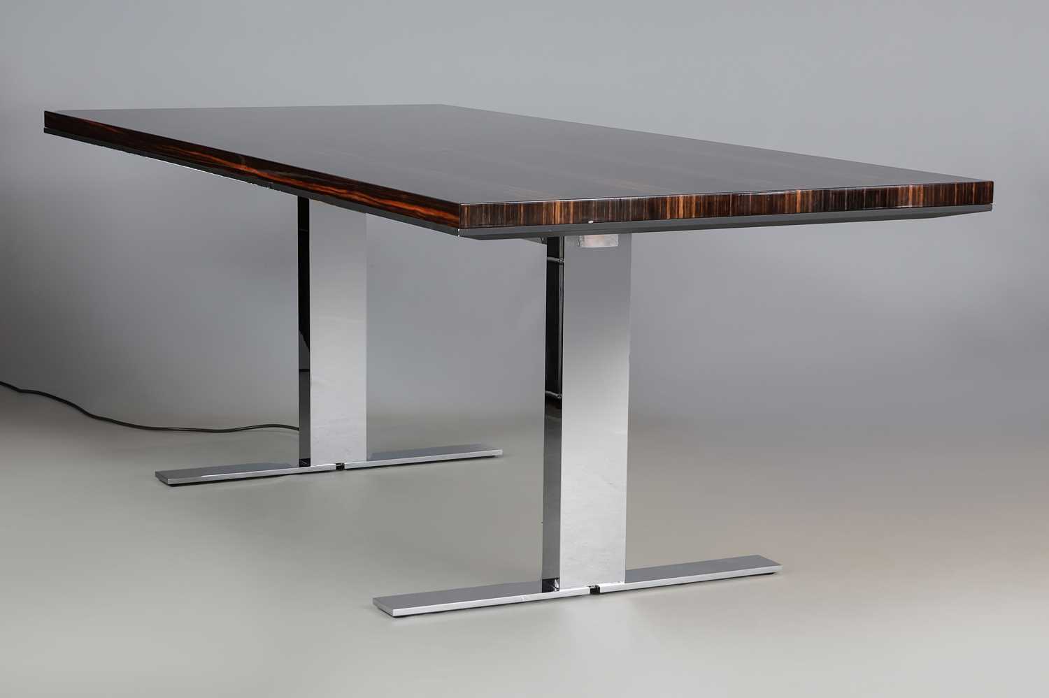 Lot 240 - Walter KNOLL "EXEC-V" Schreibtisch