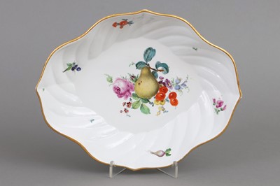 Lot 749 - MEISSEN Porzellanschale mit Frucht- und Blumendekor