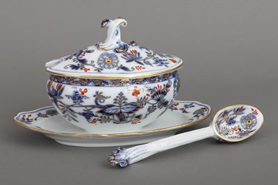 Lot 815 - MEISSEN Porzellansauciere mit Löffel