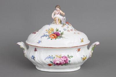 Lot 818 - MEISSEN Porzellan-Deckelterrine