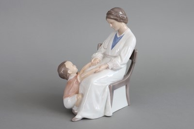 Lot 945 - BING & GRÖNDAHL Porzellanfigur "Mutter mit Kind"