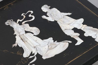 Lot 190 - Asiatischer 3-Satz Tisch