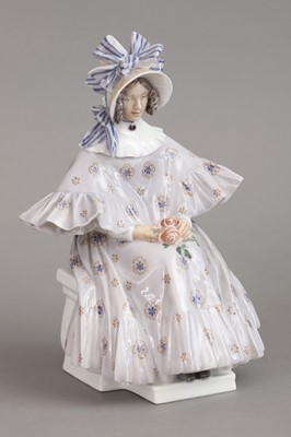 Lot 933 - ROYAL COPENHAGEN Porzellanfigur "Sitzende Dame mit Rosen"