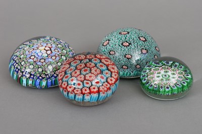 Lot 1134 - 4 Glas Paperweights