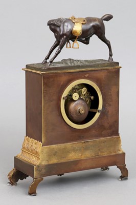 Empire Bronzependule mit Pferdestaffage