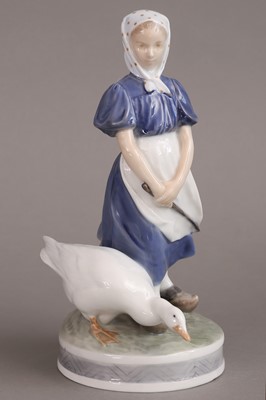 Lot 930 - ROYAL COPENHAGEN Porzellanfigur "Mädchen mit Gans"