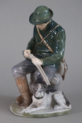 Lot 916 - ROYAL COPENHAGEN Porzellanfigur "Jäger mit Hund"