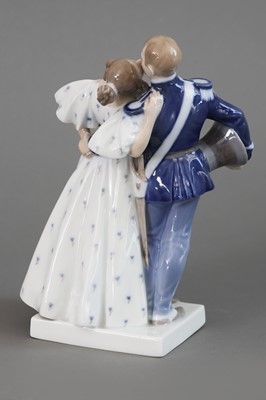 Lot 908 - ROYAL COPENHAGEN Porzellanfigur "Der Soldat und die Prinzessin"