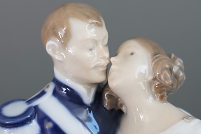 Lot 908 - ROYAL COPENHAGEN Porzellanfigur "Der Soldat und die Prinzessin"