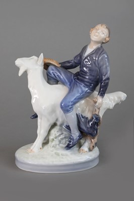 Lot 936 - ROYAL COPENHAGEN Porzellanfigur "Tölpel-Hans"