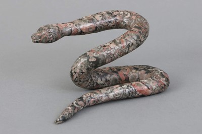 Lot 107 - Chinesische Steinfigur in Form einer Schlange
