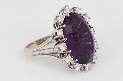 Lot 719 - Cocktail Ring mit Amethyst