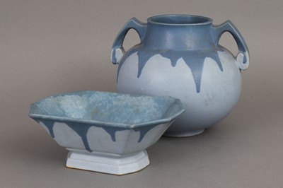 2 ROSEVILLE POTTERY CARNELIAN I Keramikobjekte