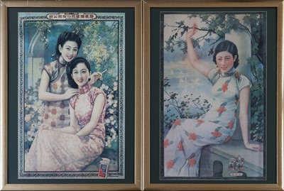 Paar chinesische Werbeplakate