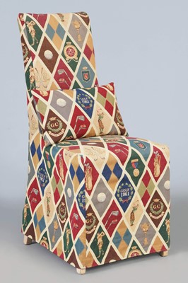 Lot 342 - Hussen-Stuhl mit Golfmotivik