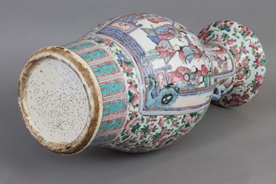Lot 1 - Chinesische Porzellanvase der Qing Dynastie