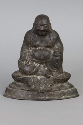 Lot 128 - Chinesische Bronzefigur "lachender Budai"