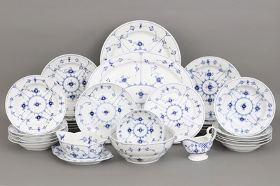 Lot 831 - ROYAL COPENHAGEN Speiseservice