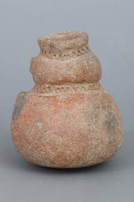 Antikes Präkolumbisches anthropomorphes Vasen-/ Vorratsgefäß in Figurenform
