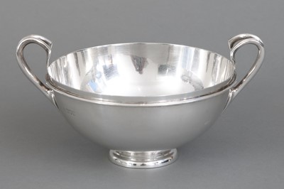 Lot 586 - WAKELY & WHEELER Silber Henkelschale