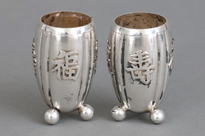 Lot 142 - Paar chinesische Silber Miniatur Becher