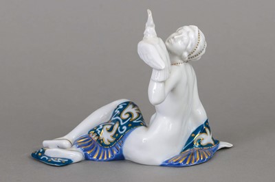 Lot 912 - HUTSCHENREUTHER Porzellanfigur "Weiblicher Akt mit Kakadu"