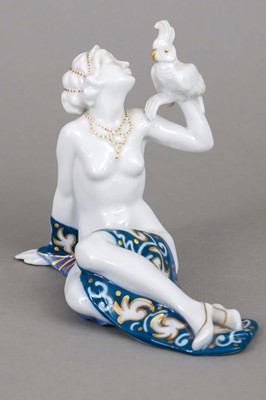 Lot 912 - HUTSCHENREUTHER Porzellanfigur "Weiblicher Akt mit Kakadu"
